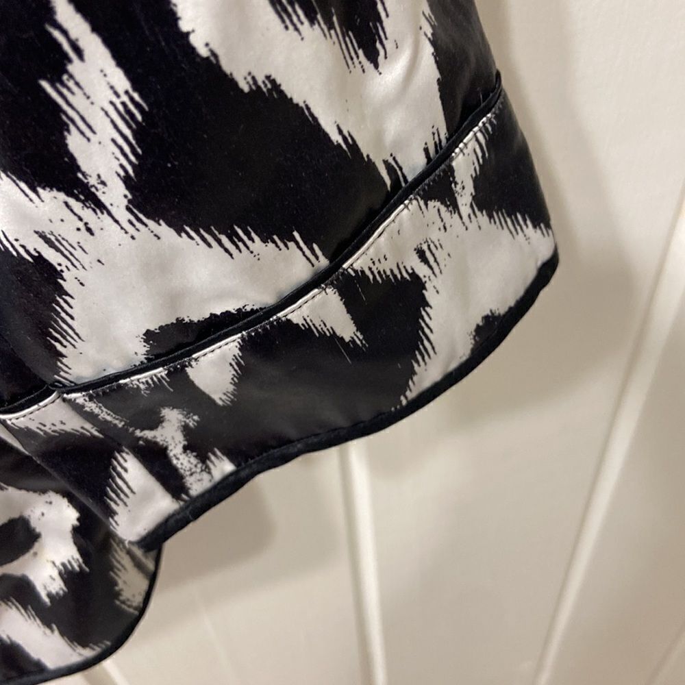Black and white print jacket by Chicos size 1 - Picture 6 of 7